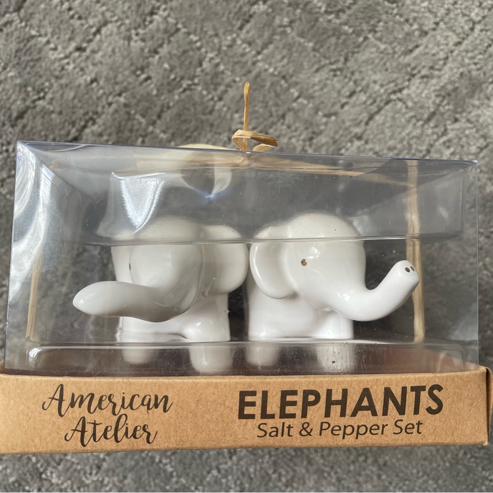 Elephant Salt & Pepper shaker set
